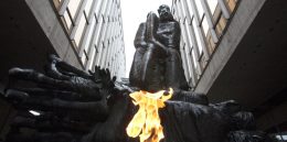 Ma bisteren! Pamätný deň rómskeho holokaustu